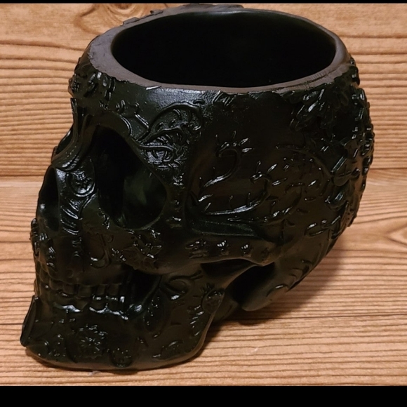 Trubeauty Victorian Gothic Skull makeup brush holder - Picture 10 of 10